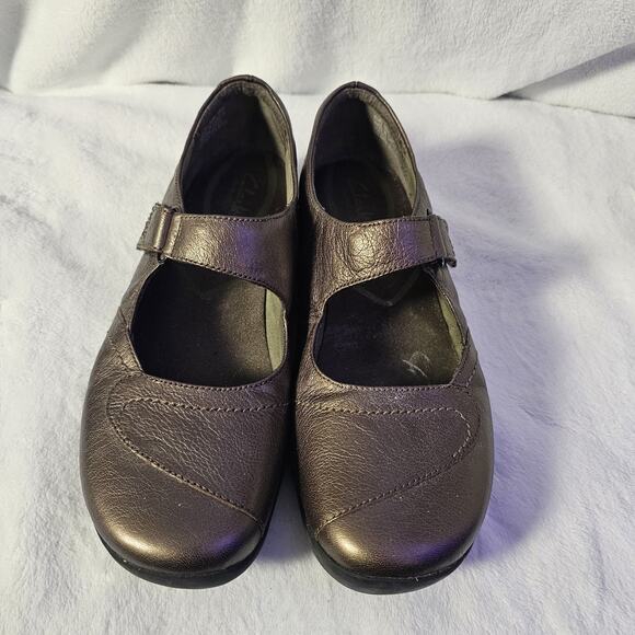Women’s Clarks In Motion Mary Jane Size 9.5M In Motion Flex Pewter Color Leather - Picture 5 of 6